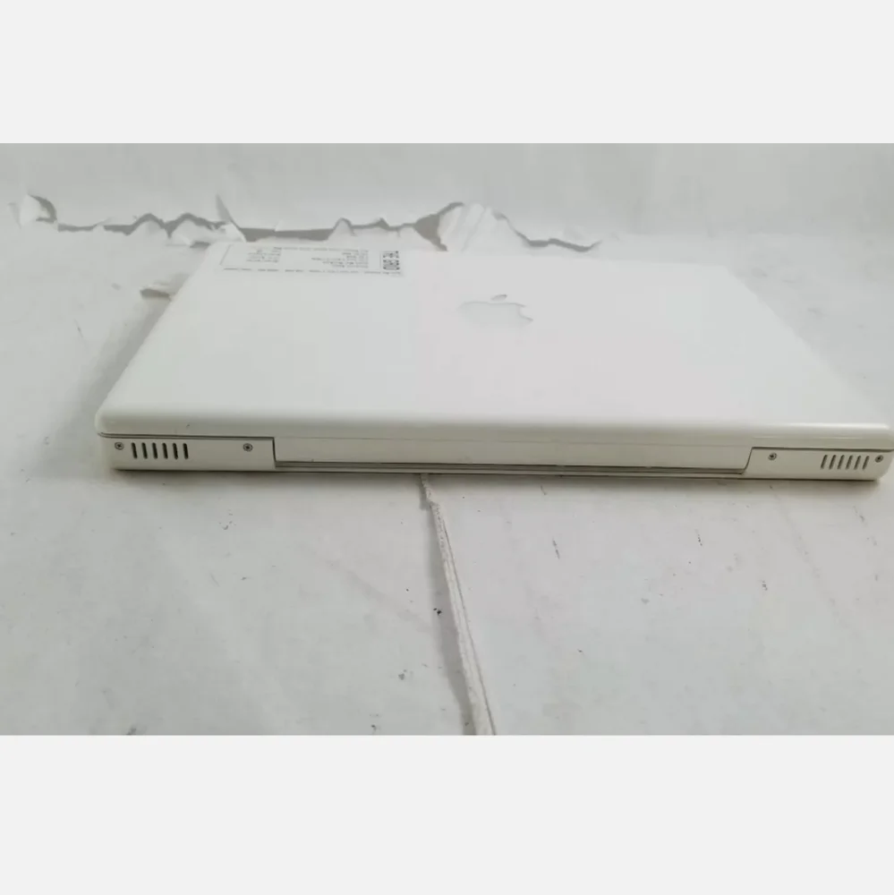 Apple MacBook 13inch Intel Core 2 Duo off-white laptop computer snow leopard